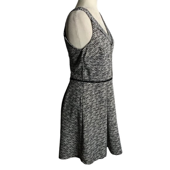 Mossimo Sleeveless Skater Dress M Black White Pleated Zipper V Neck Stretch - Picture 5 of 6